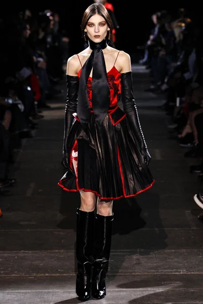 Look 13